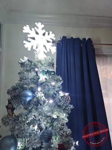 Lighted Snowflake Christmas Tree Topper photo review